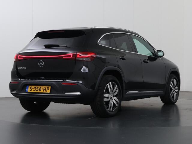 Mercedes-Benz EQA 250 Luxury Line 67 kWh | Xenon verlichting | Lederen bekleding | Widescreen | Stoelverwarming |
