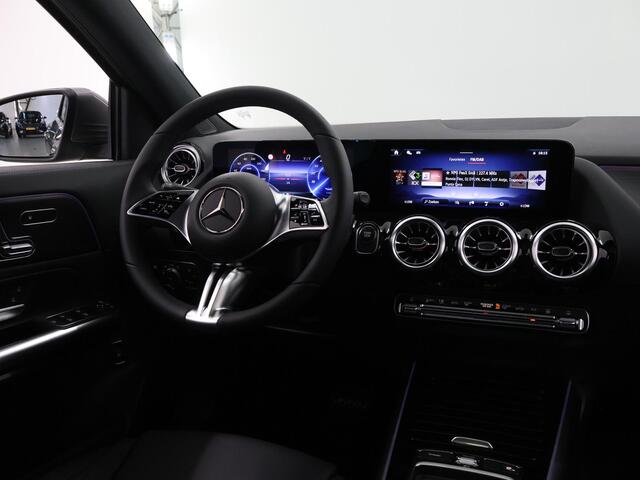 Mercedes-Benz EQA 250+ Business Solution Luxury 71 kWh | Panoramaschuifdak | Achteruitrijcamera | Stoelverwarming | Dodehoekassistent |