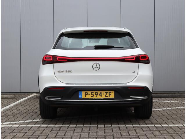 Mercedes-Benz EQA 250 67 kWh | Trekhaak | Camera | SOH 97%