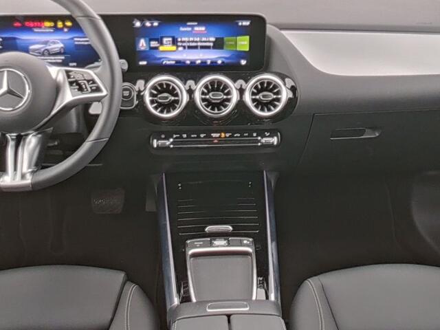 Mercedes-Benz EQA 250+ Luxury Line 71 kWh Ledkoplampen | Parkeerpakket met achteruitrijcamera | Stuur en Stoelverwarming | Advanced Soundsystem. Inclusief 24 maanden Mercedes-Benz Certified garantie voor Europa.