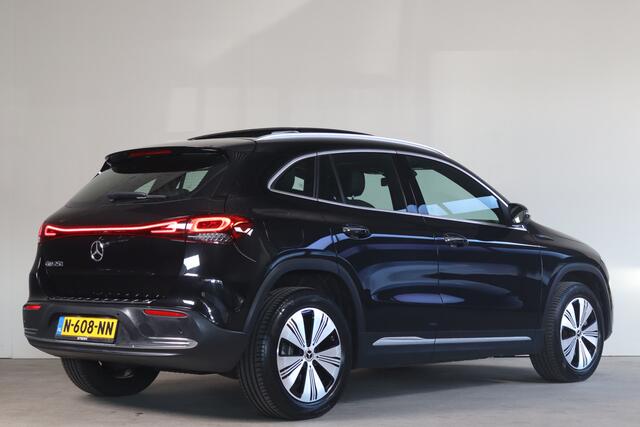 Mercedes-Benz EQA 250 Business Solution Luxury 67 kWh - NL- Auto!! Pano I 360 Camera I HUD