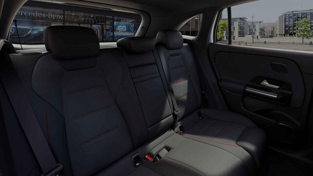 Mercedes-Benz EQA 250 Business Solution Luxury 67 kWh | AMG | Night | Trekhaak | Panoramadak | Headup |