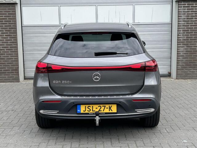 Mercedes-Benz EQA 250+ Business Solution Luxury | Trekhaak | Panoramadak| Sfeerverlichting|