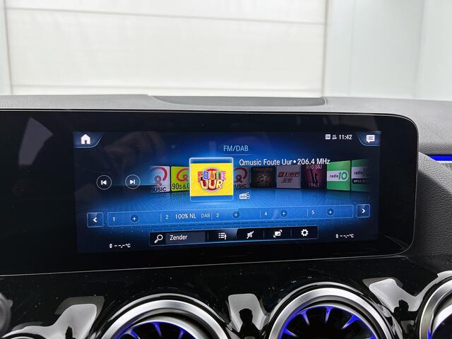 Mercedes-Benz EQA 250 Business Solution Progressive 67 kWh | Panoramadak | Trekhaak | Distronic | Alarm | Memory | Sfeerverlichting | Keyless Go | Inclusief 24 maanden Mercedes-Benz Certified garantie voor Europa.