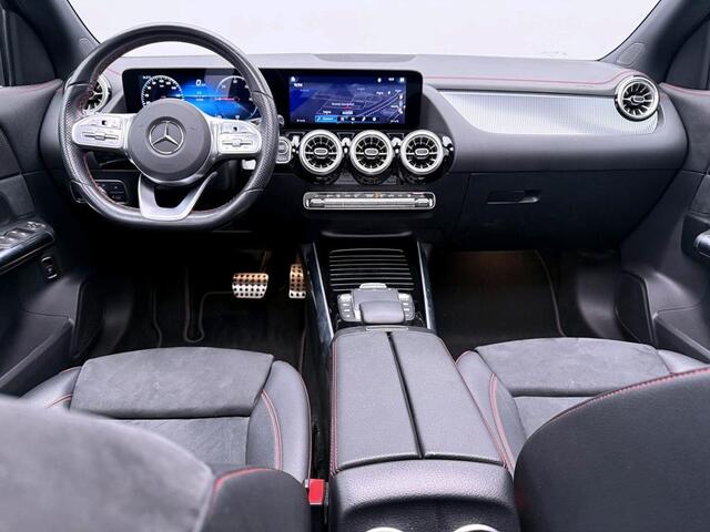 Mercedes-Benz EQA 250 Business Solution AMG 67 kWh AMG Line | Night Pakket | Panorama Schuif-Kanteldak | Sfeerverlichting | Ledkoplampen. Inclusief 24 maanden MB Certified garantie voor Europa.