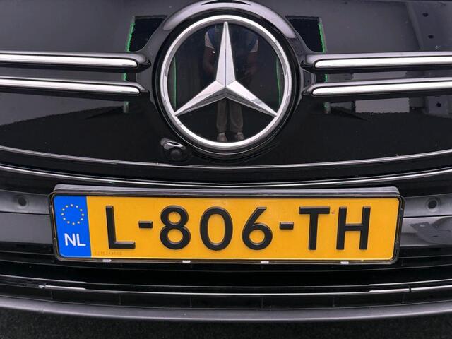 Mercedes-Benz EQA 250 Business Solution AMG 67 kWh AMG Line | Night Pakket | Panorama Schuif-Kanteldak | Sfeerverlichting | Ledkoplampen. Inclusief 24 maanden MB Certified garantie voor Europa.