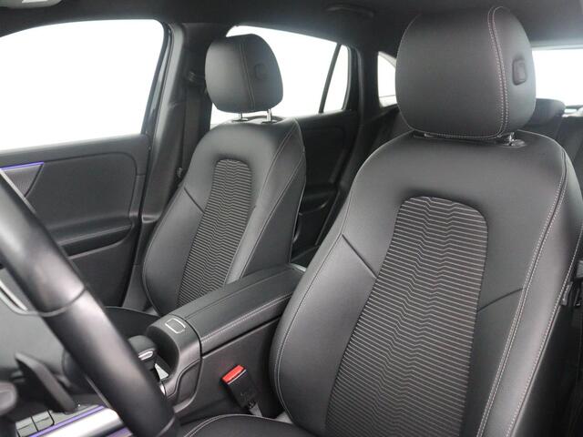 Mercedes-Benz EQA 250 Business Solution Luxury 67 kWh | SOH 94,7% | Half leder | Cruise control | Dodehoek detectie | Stoelverwarming | Camera | Park assist | Navigatie | Sfeerverlichting | Elektrische achterklep
