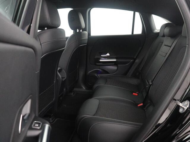 Mercedes-Benz EQA 250 Business Solution Luxury 67 kWh | SOH 94,7% | Half leder | Cruise control | Dodehoek detectie | Stoelverwarming | Camera | Park assist | Navigatie | Sfeerverlichting | Elektrische achterklep