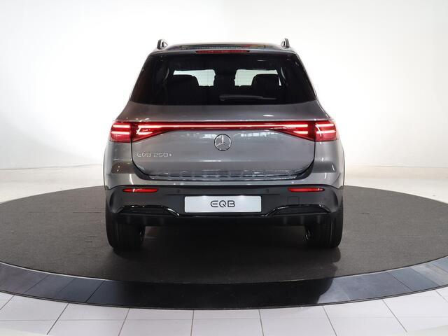 Mercedes-Benz EQB 250+ AMG Line 71 kWh | Premium Pakket | Panorama-schuifdak | Nightpakket | Parkeerpakket met 360-Camera | Apple Carplay/Android Auto |
