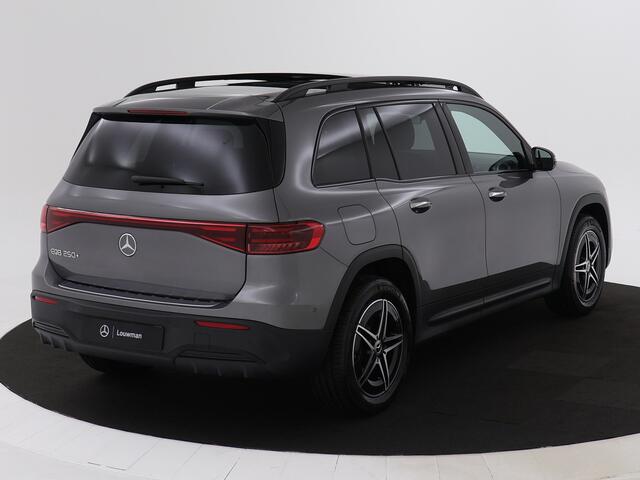 Mercedes-Benz EQB 250+ AMG Line 7p. 71 kWh | Nightpakket | Parkeerpakket met achteruitrijcamera | KEYLESS-GO comfort pakket | Winter pakket | EASY PACK achterklep | GUARD 360° Voertuigbescherming Plus |