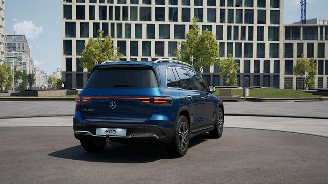 Mercedes-Benz EQB 250+ AMG Line LIMITED 71 kWh | Trekhaak | Parkeerpakket met achteruitrijcamera | Dodehoekassistent | Premium pakket | EASY PACK achterklep | KEYLESS-GO comfort pakket | Verwarmde stoelen vooraan |