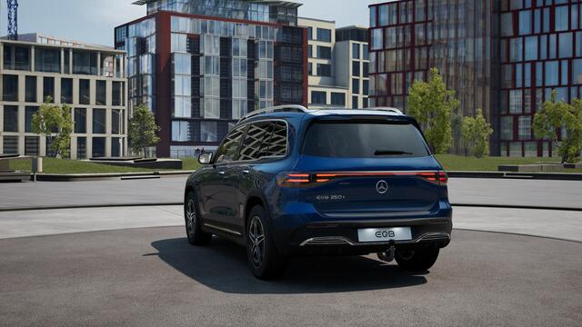 Mercedes-Benz EQB 250+ AMG Line LIMITED 71 kWh | Trekhaak | Parkeerpakket met achteruitrijcamera | Dodehoekassistent | Premium pakket | EASY PACK achterklep | KEYLESS-GO comfort pakket | Verwarmde stoelen vooraan |