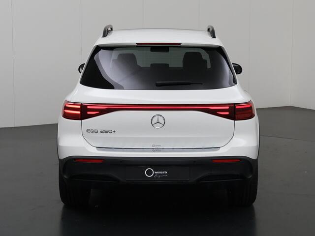 Mercedes-Benz EQB 250+ AMG Line 71 kWh | Night | Keyless | Panoramadak | Head-Up | Memory | Special Ed Limited