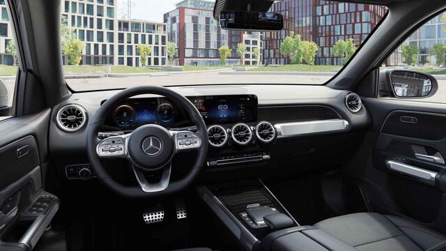 Mercedes-Benz EQB 350 4MATIC AMG Line 67 kWh | Sfeerverlichting | High Performance Led | Stoelverwarming |