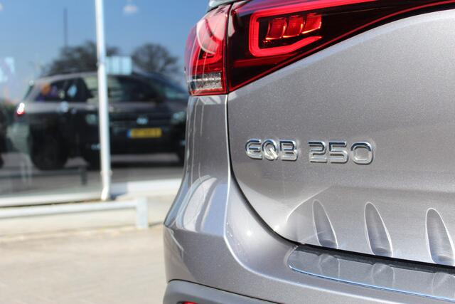 Mercedes-Benz EQB 250 AMG Line Night | Cruise | LED