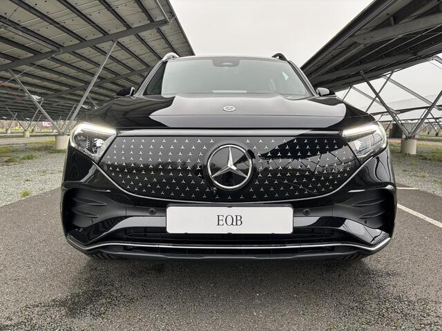 Mercedes-Benz EQB 250+ AMG Line 71 kWh | Panoramadak | Burmester | Head-up display | 360 camera | Sfeerverlichting | Trekhaak | Memory |