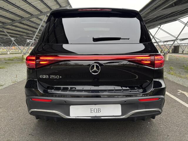 Mercedes-Benz EQB 250+ AMG Line 71 kWh | Panoramadak | Burmester | Head-up display | 360 camera | Sfeerverlichting | Trekhaak | Memory |