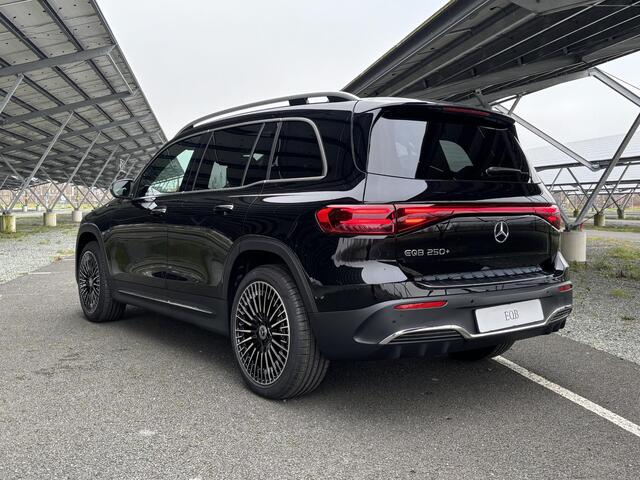 Mercedes-Benz EQB 250+ AMG Line 71 kWh | Panoramadak | Burmester | Head-up display | 360 camera | Sfeerverlichting | Trekhaak | Memory |