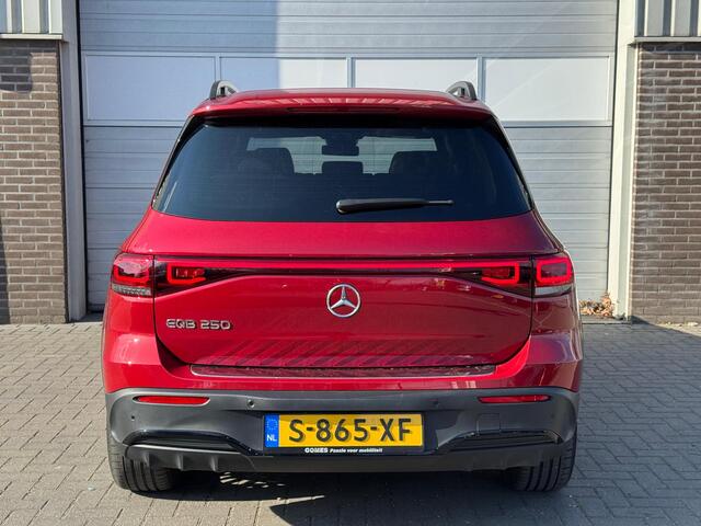 Mercedes-Benz EQB 250 AMG | Panoramadak |