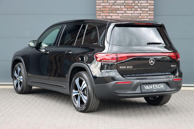 Mercedes-Benz EQB 300 4MATIC Luxury Line 67 kWh | Dodehoekassistent | Nightpakket | Surround Camera | Vario-achterbank | Apple Carplay/Android Auto | High Perf. LED | Zitcomfortpakket | Stoelverwarming |
