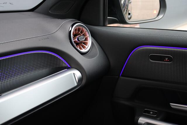 Mercedes-Benz EQB 300 4MATIC Luxury Line 67 kWh | Dodehoekassistent | Nightpakket | Surround Camera | Vario-achterbank | Apple Carplay/Android Auto | High Perf. LED | Zitcomfortpakket | Stoelverwarming |