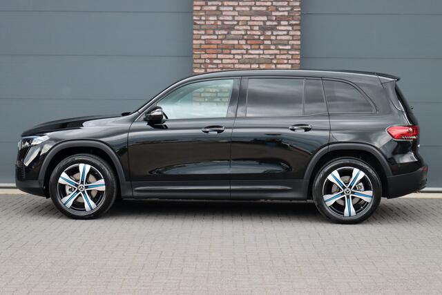 Mercedes-Benz EQB 300 4MATIC Luxury Line 67 kWh | Dodehoekassistent | Nightpakket | Surround Camera | Vario-achterbank | Apple Carplay/Android Auto | High Perf. LED | Zitcomfortpakket | Stoelverwarming |