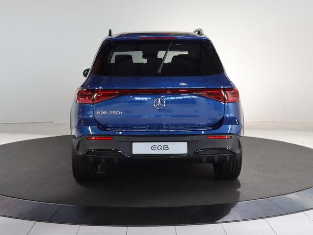 Mercedes-Benz EQB 250+ AMG Line 71 kWh | Premium Pakket | Panorama-schuifdak | Nightpakket | Parkeerpakket met 360-Camera | Apple Carplay/Android Auto |