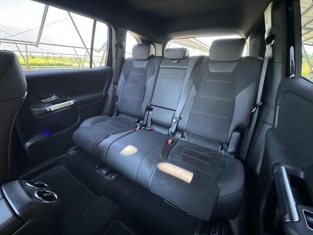 Mercedes-Benz EQB 250+ Business Edition 71 kWh | AMG-line | Night | Sfeerverlichting | Dodehoek assistent | Apple Carplay | Achteruitrijcamera | Stoelverwarming | DAB+ Radio |