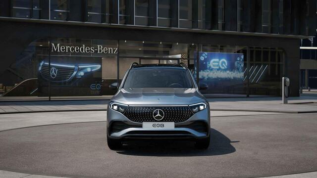 Mercedes-Benz EQB 250+ Business Solution AMG 71 kWh | Night | Panoramadak | Trekhaak | Burmester | Memory stoelen | Head-up display | Sfeerverlichting |