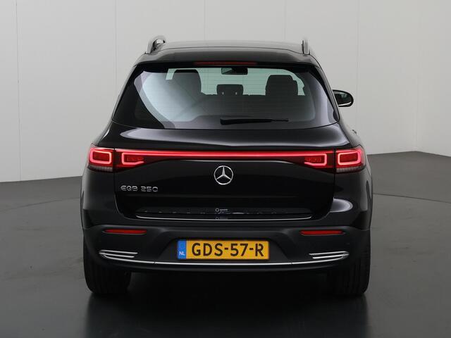 Mercedes-Benz EQB 250 Business Line | 7 persoons | Dodehoek ass. | Stoelverwarming | Sfeerverlichting | Achteruitrijcamera