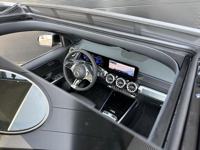 Mercedes-Benz EQB 250+ | Panoramadak | Luxury Line Mercedes-Benz EQB 250+ Luxury Line | Panoramadak | Achteruitrijcamera | Stoelverwarming | Sfeerverlichting