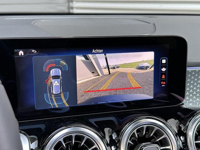 Mercedes-Benz EQB 250+ | Panoramadak | Luxury Line Mercedes-Benz EQB 250+ Luxury Line | Panoramadak | Achteruitrijcamera | Stoelverwarming | Sfeerverlichting