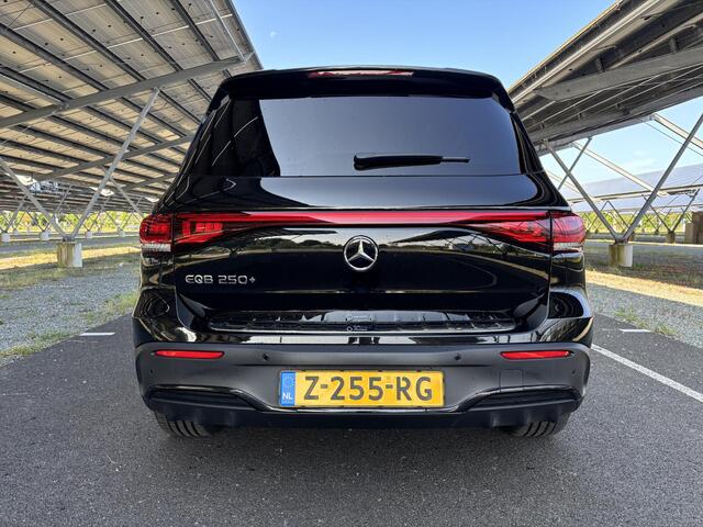 Mercedes-Benz EQB 250+ AMG-line | Night | Apple Carplay | Dodehoek assistent | 20 inch Multispaaks | Sfeerverlichting | Stoelverwarming | Elektrische Achterklep |