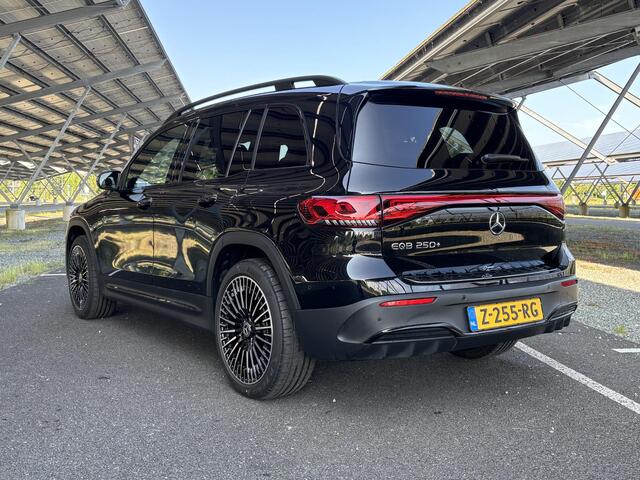 Mercedes-Benz EQB 250+ AMG-line | Night | Apple Carplay | Dodehoek assistent | 20 inch Multispaaks | Sfeerverlichting | Stoelverwarming | Elektrische Achterklep |