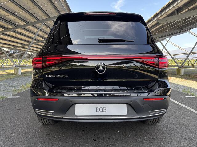 Mercedes-Benz EQB 250+ Luxury Line | Panoramadak | Winterpakket | Memory Stoelen | Keyless Go | Sfeerverlichting | Getint Glas | Apple Carplay |