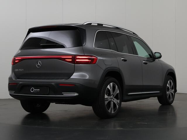 Mercedes-Benz EQB 250+ Luxury Line 71 kWh | Panoramaschuifdak | Stoelverwarming | Parktronic | Premium pakket |