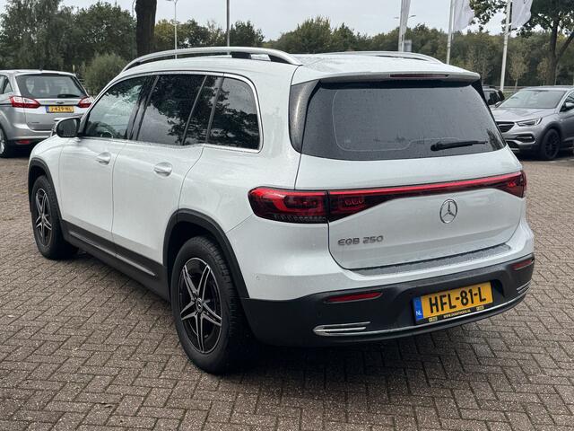 Mercedes-Benz EQB 250+ Luxury Line 71 kWh / Camera / Apple CarPlay / Half leder / Keyless / 18'' / Navigatie / DAB / Dodehoek / Cruise Control
