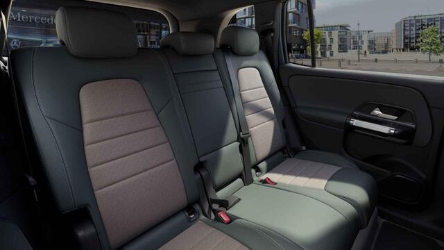 Mercedes-Benz EQB 300 4MATIC Luxury Line 67 kWh | Night | 360 graden camera | Stoelverwarming | Sfeerverlichting |
