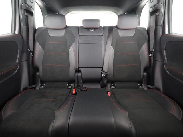 Mercedes-Benz EQB 300 4MATIC AMG Line 67 kWh AMG Line | Stoelverwarming | Ledkoplampen | Achteruitrijcamera | Sfeerverlichting | Dodehoek Assist. Inclusief 24 maanden MB Certified garantie voor Europa.
