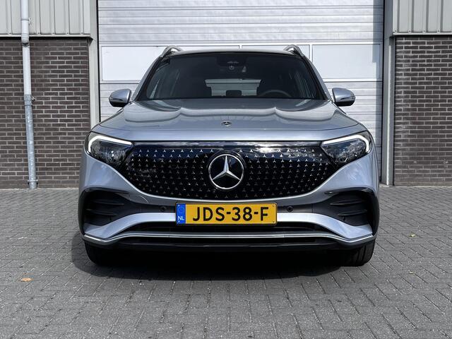 Mercedes-Benz EQB 250+ AMG | Panoramadak | 360° Camera | Dodehoekassistent | Donkergetint Glas Achter | Apple CarPlay | Android Auto | Advanced Sound System | Sfeerverlichting | Stoelverwarming | Verschuifbare Stoelen Achter | Elektrisch Inklapbare Buitenspiegels