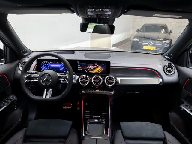 Mercedes-Benz EQB 250+ Business Solution AMG 7p. 71 kWh Panorama dak