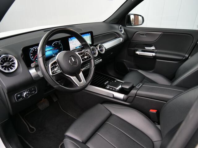 Mercedes-Benz EQB 300 4MATIC AMG Line 7p. 67 kWh Automaat Panoramadak / 19Inch / Led / Stoelverwarming / SOH 96,7%