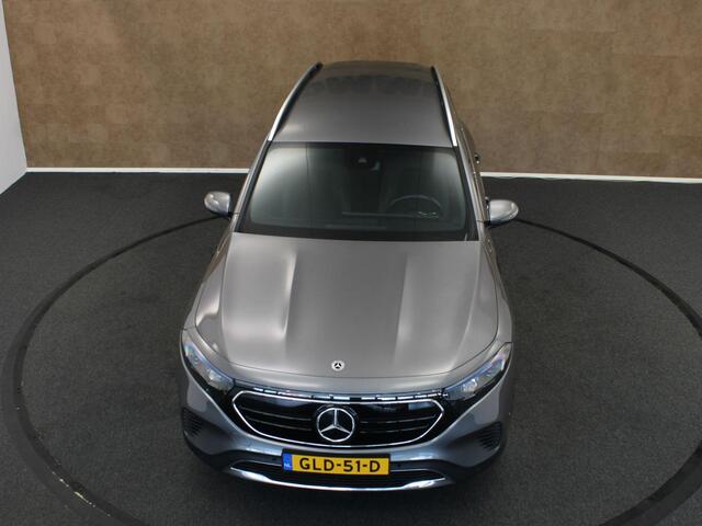 Mercedes-Benz EQB 250 Business Line 67 kWh - ELEKTRISCHE ACHTERKLEP - KEYLESS ENTRY/ START - 18 INCH LICHT METALEN VELGEN - NAVIGATIE - APPLE CARPLAY/ ANDROID AUTO - VOORSTOELEN VERWARMD - LAGE KILOMETERSTAND - ACHTERBANK VERSCHUIFBAAR