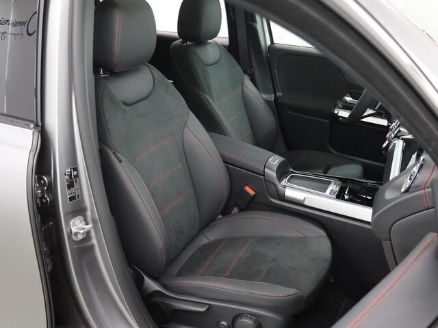 Mercedes-Benz EQB 250+ AMG Line 71 kWh | Panoramaschuifdak | Trekhaak | 360°-camera | Dodehoekassistent | Stoelverwarming voor |