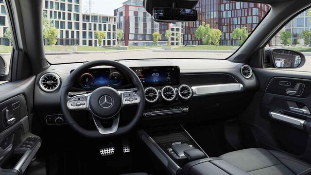 Mercedes-Benz EQB 300 4MATIC AMG Line | Panorama-schuifdak | Elec voorstoelen | Rijassistentiepakket | 19" AMG velgen | Apple carplay