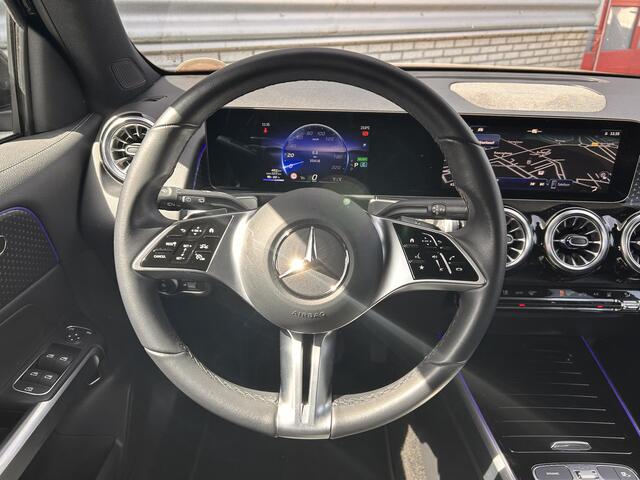 Mercedes-Benz EQB 250+ Essential Line 71 kWh | Trekhaak | Cruise Control | Sfeerverlichting