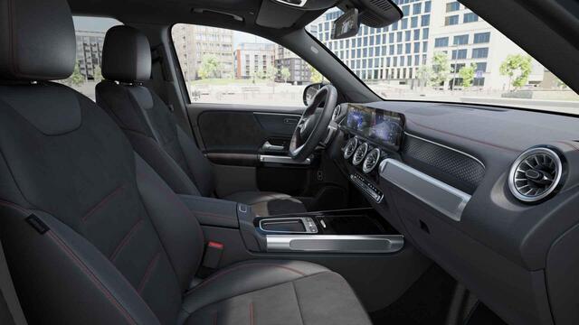 Mercedes-Benz EQB 250+ AMG Line 71 kWh | Trekhaak | Widescreen | Sfeerverlichting | Stoelverwarming |