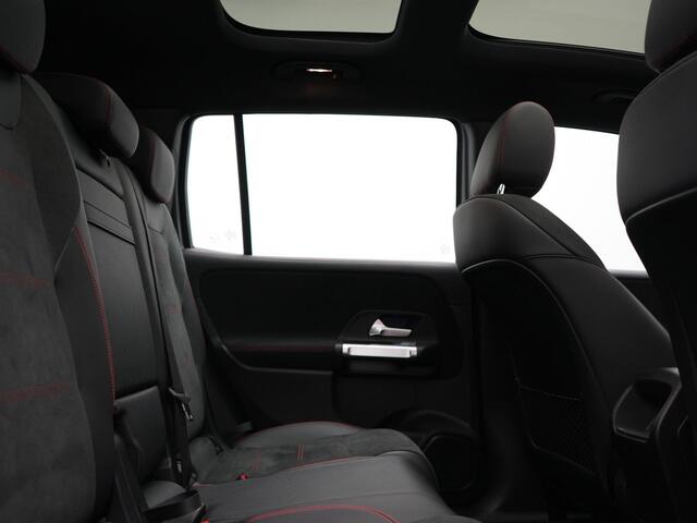 Mercedes-Benz EQB 350 4MATIC AMG Line 70 kWh 293pk Dealer O.H | Panodak | Camera | Alcantara Sportstoelen Verwarmd | Cruise Control | Apple Carplay | Virtual | Navigatie | DAB | 18"L.M |