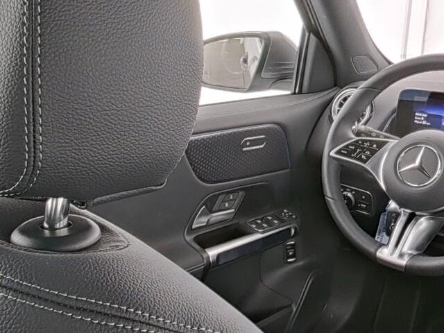 Mercedes-Benz EQB 250+ Business Line 71 kWh | 19 Inch AMG velgen | Parkeerpakket met achteruitrijcamera | Stuur en Stoelverwarming | Sfeerverlichting. Inclusief 24 maanden Mercedes-Benz Certified garantie voor Europa.