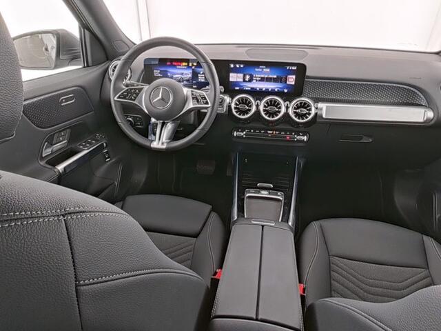 Mercedes-Benz EQB 250+ Business Line 71 kWh | 19 Inch AMG velgen | Parkeerpakket met achteruitrijcamera | Stuur en Stoelverwarming | Sfeerverlichting. Inclusief 24 maanden Mercedes-Benz Certified garantie voor Europa.